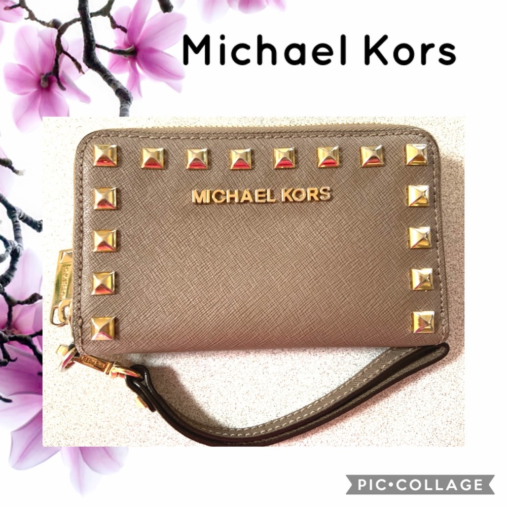❤️SOLD❤️Michael Kors Wristlet Wallet
